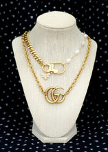 Load image into Gallery viewer, Repurposed 1990’s Gucci Keychain Clasp Pearl & Bee Necklace