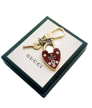 Load image into Gallery viewer, Repurposed Gucci KeyChain Clasp Mother of Pearl Bee Necklace