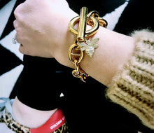 Load image into Gallery viewer, Repurposed 1990 ’s Gucci Mariner Link Bee Bracelet